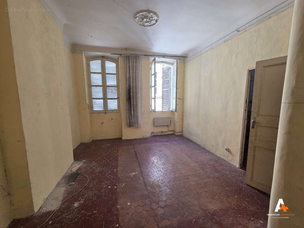 Appartement à MARSEILLE-1E