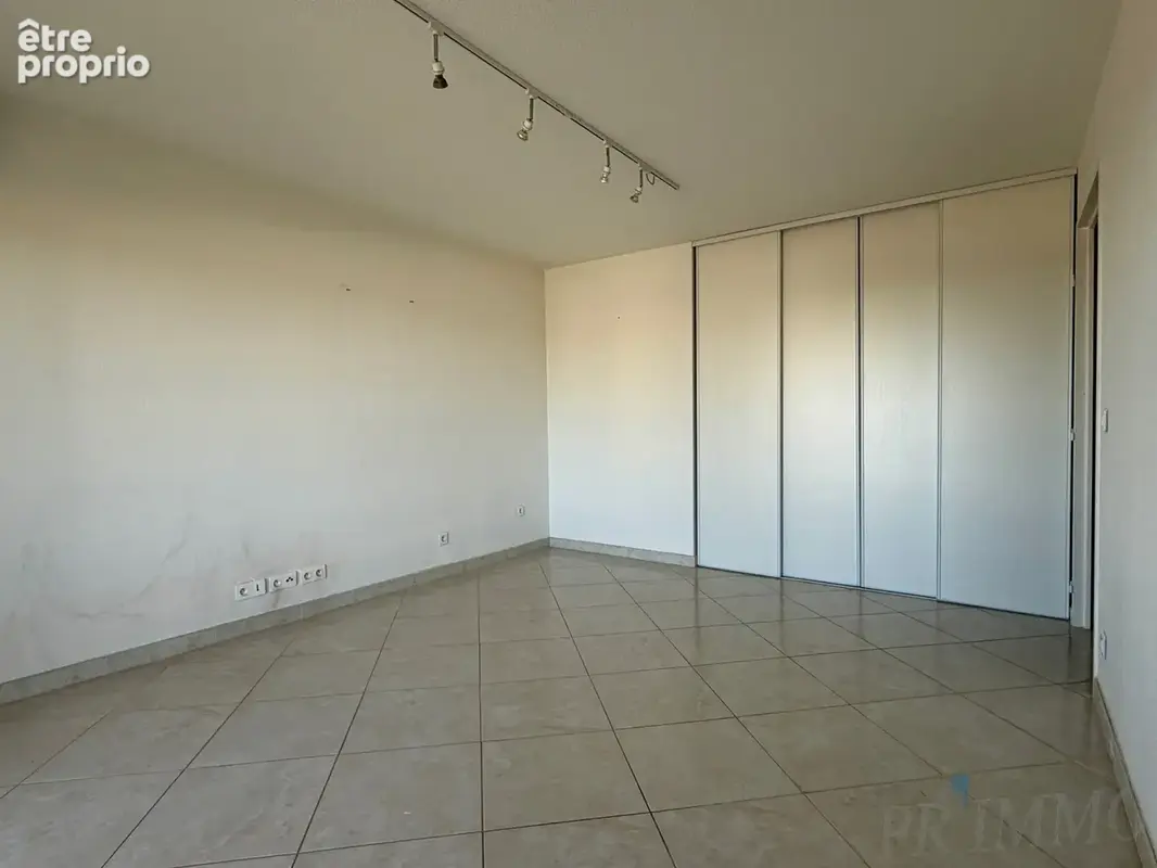 À vendre   appartement 2 pièces avec terrasse, parking et cave - photo 3