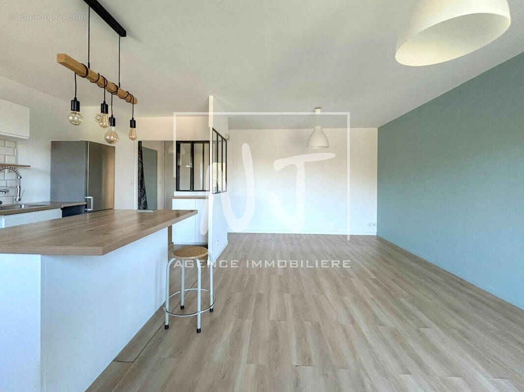 Appartement à LES PONTS-DE-CE