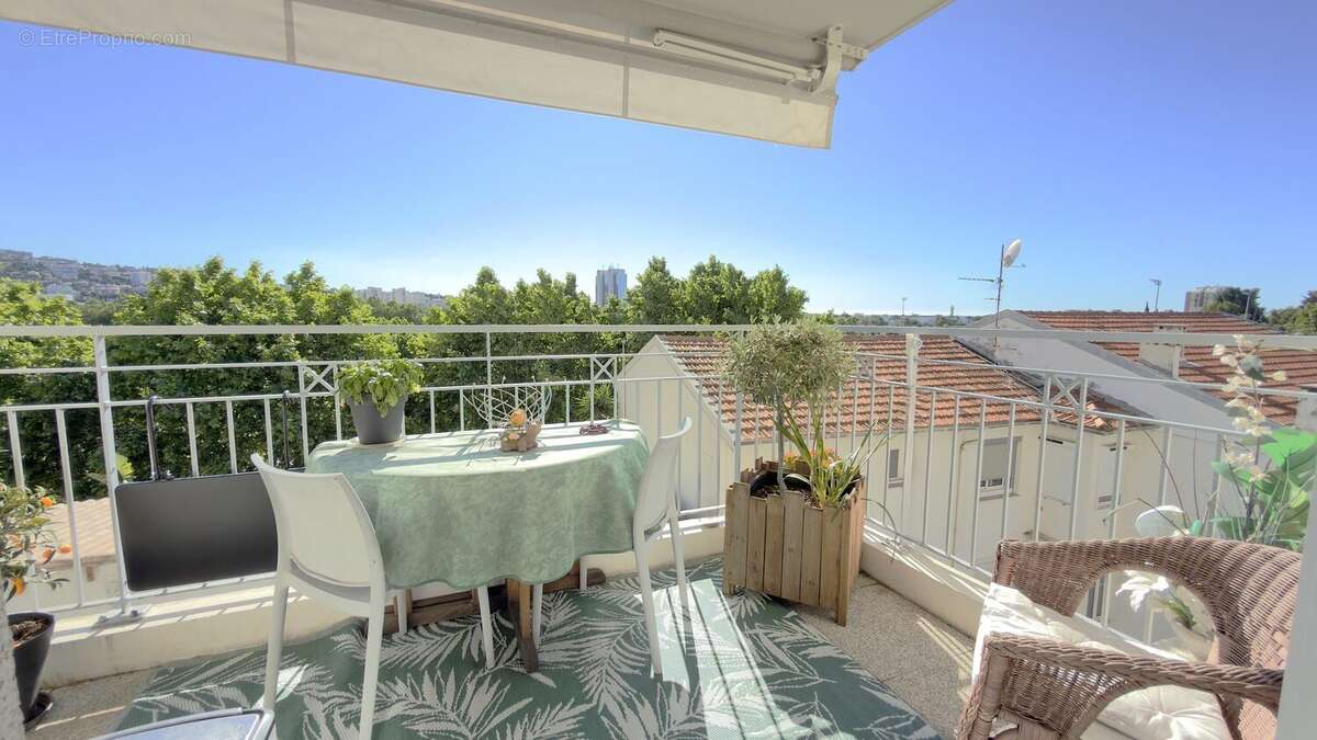 Appartement à SAINT-LAURENT-DU-VAR