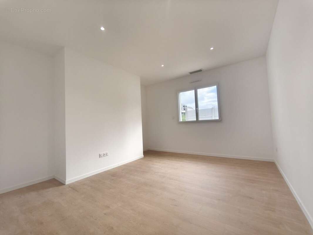 Maison à SAINT-DENIS-DE-L&#039;HOTEL