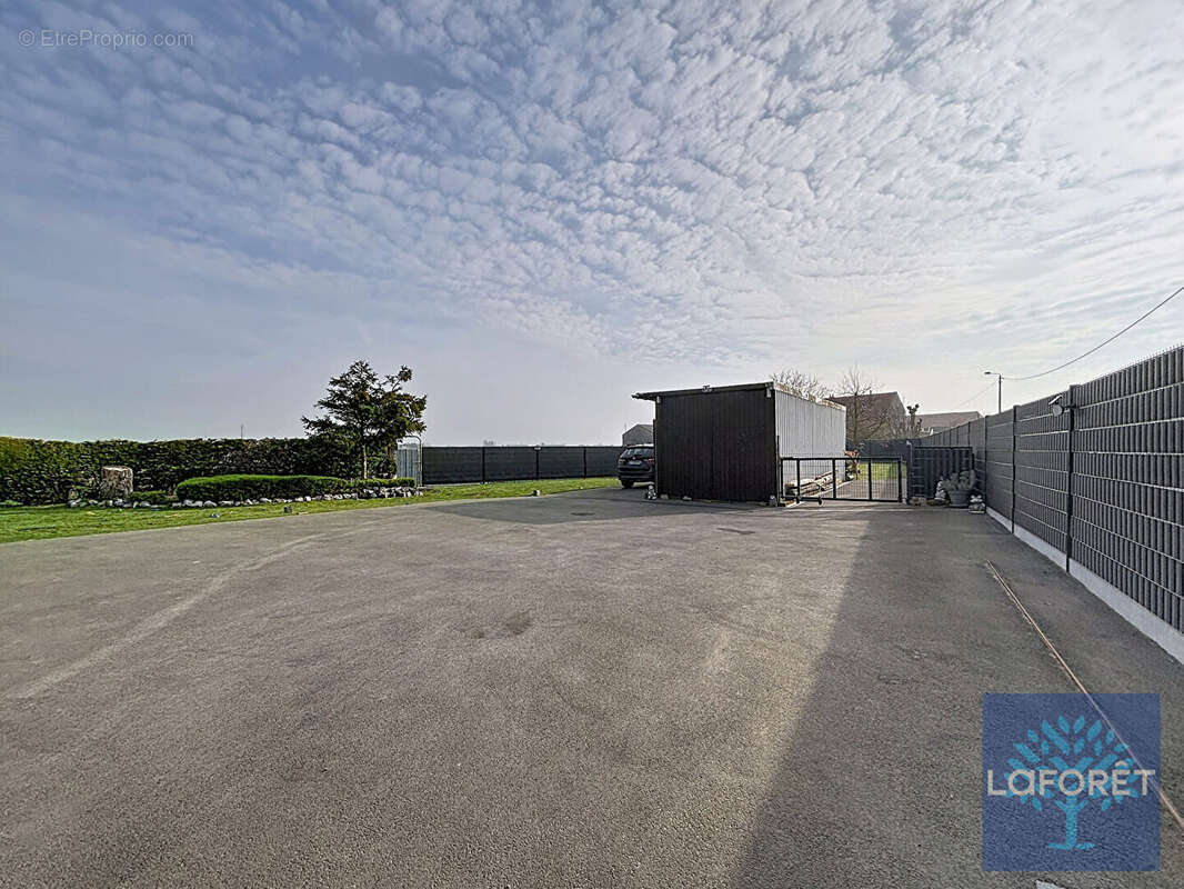 Semi plain -pied sur 1500 m². - photo 13