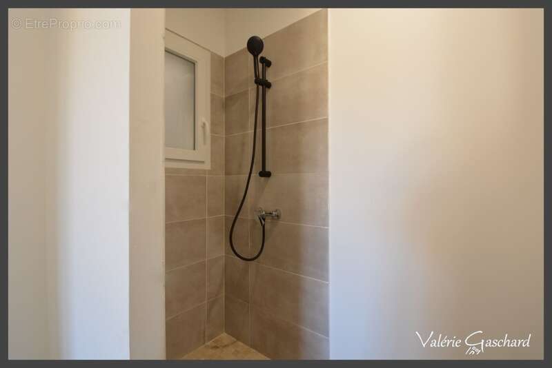 Maison à SAINT-MEDARD-DE-GUIZIERES