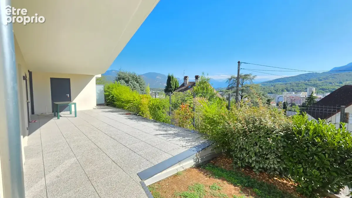 CHAMBERY - T4 avec terrasse, jardin et garage double - photo 2