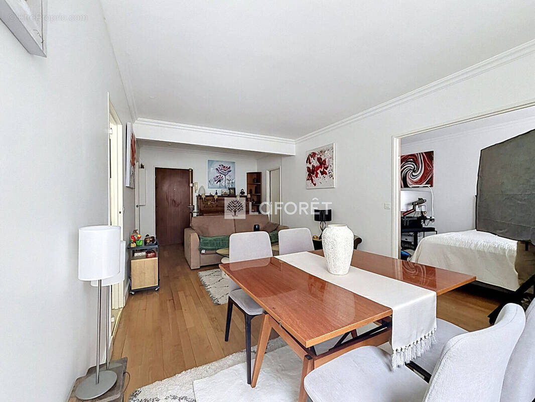Appartement à PARIS-16E