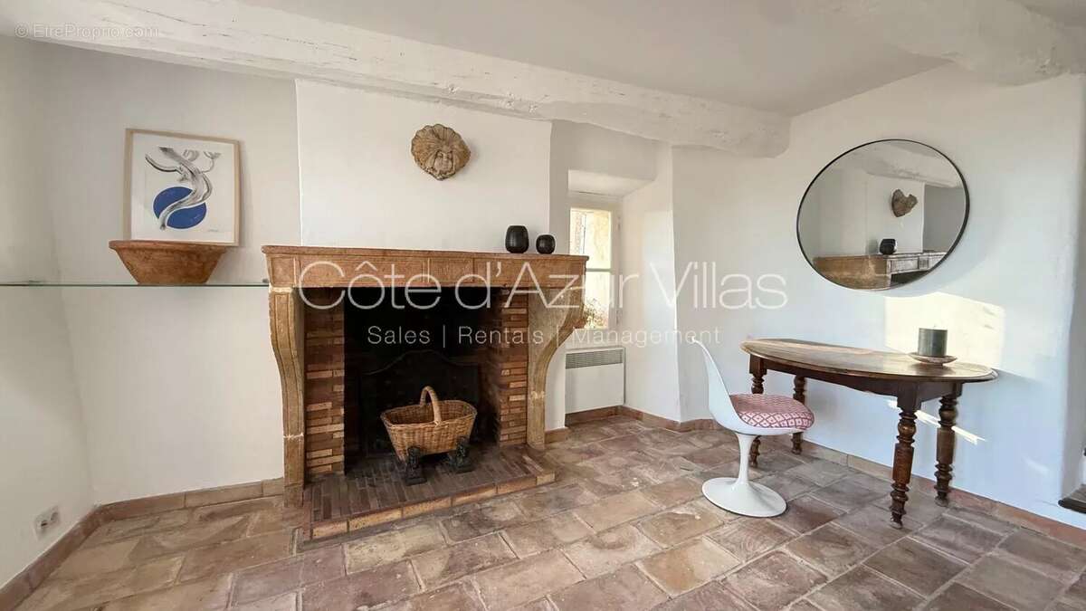 Maison à CHATEAUNEUF-GRASSE