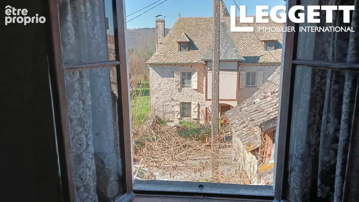 SOUS OFFRE D'ACHAT - Dans un beau village calme, maison de village à rénover et ses 2 dépendances - photo 8