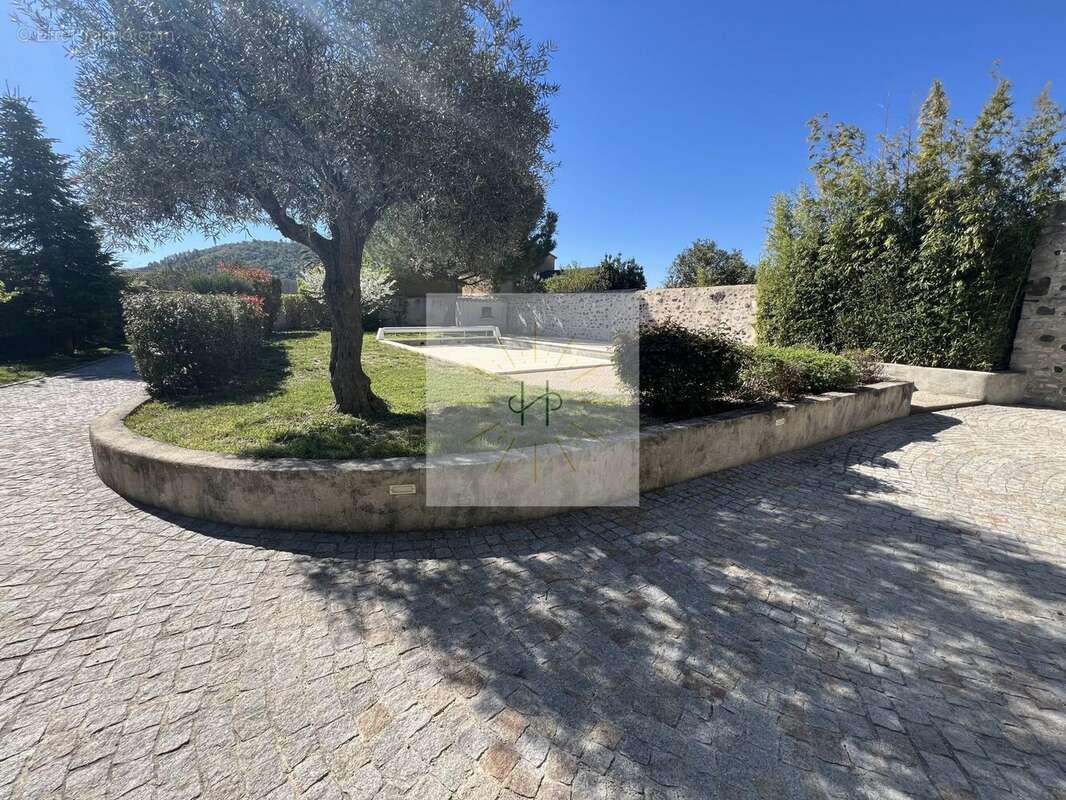 Maison à ALBA-LA-ROMAINE