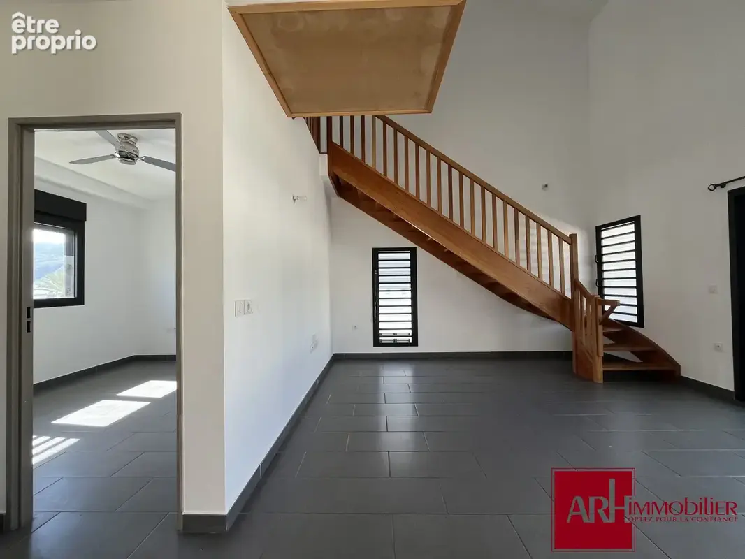 Appartement 4 pièces 80 m² à vendre à Saint-Paul (97460) - photo 8