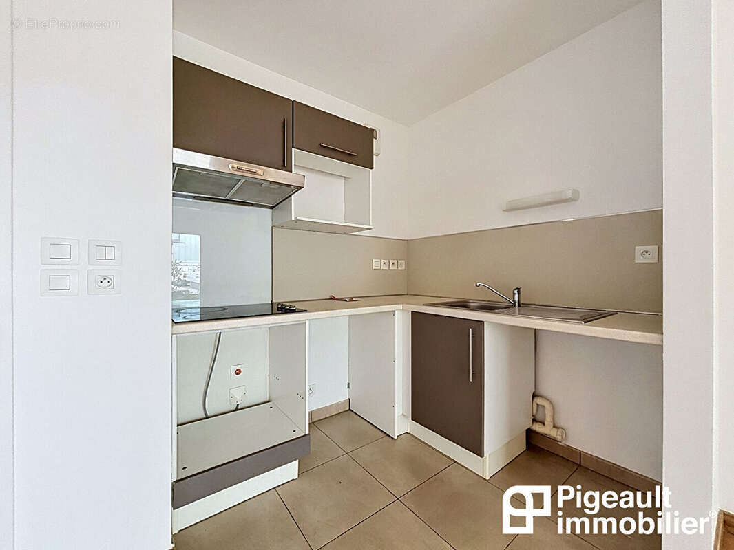 Appartement T2 à vendre  - Rennes Quartier Lorient / Saint Brieuc - Terrasse - Garage - 1 chambre - photo 3