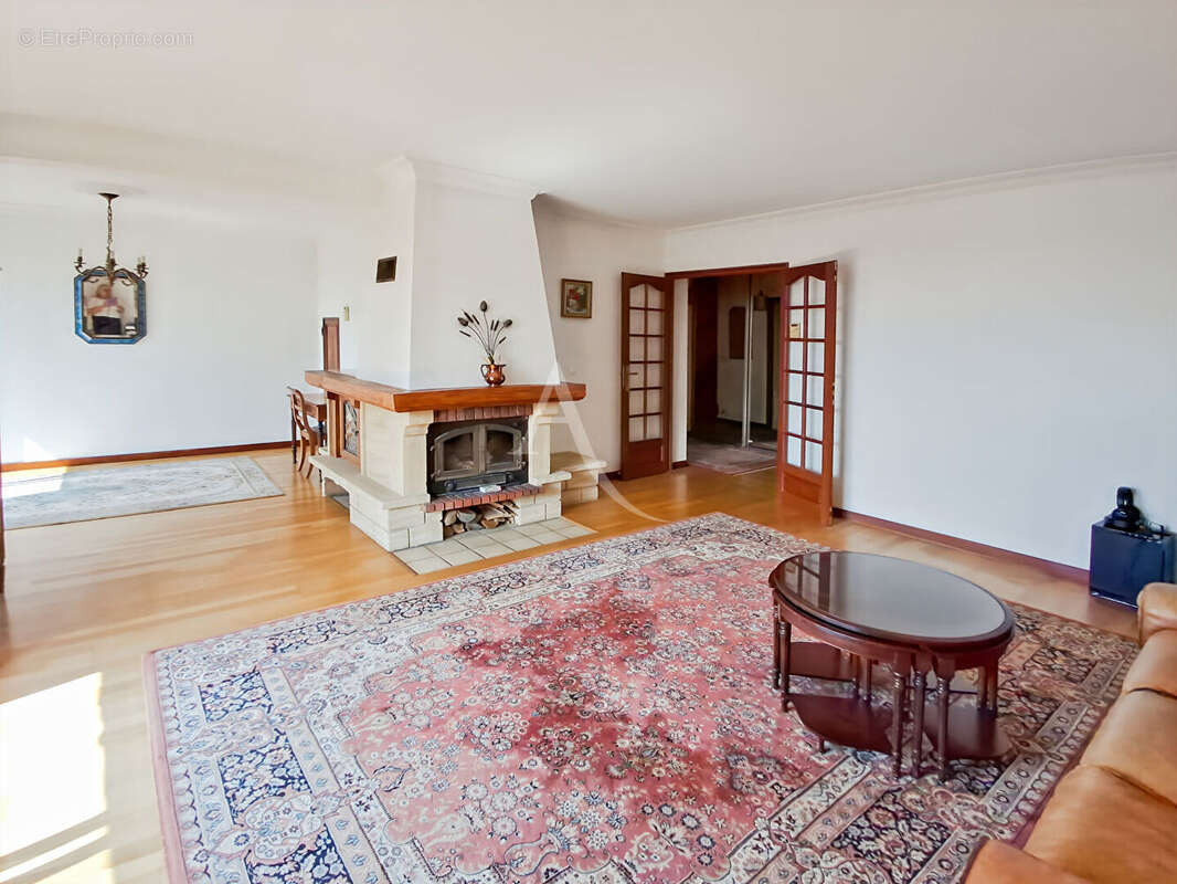 Appartement à SURESNES