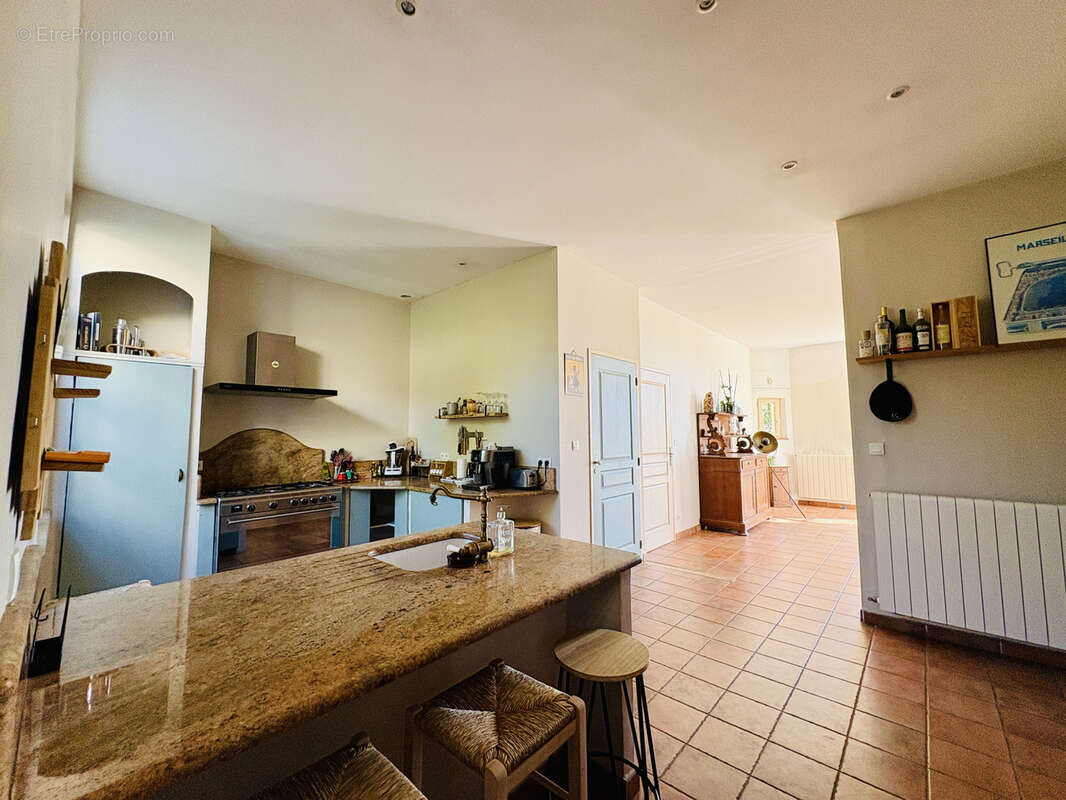Proche Carcassonne, grande villa 6 pièces, terrain 1700m2 - photo 8