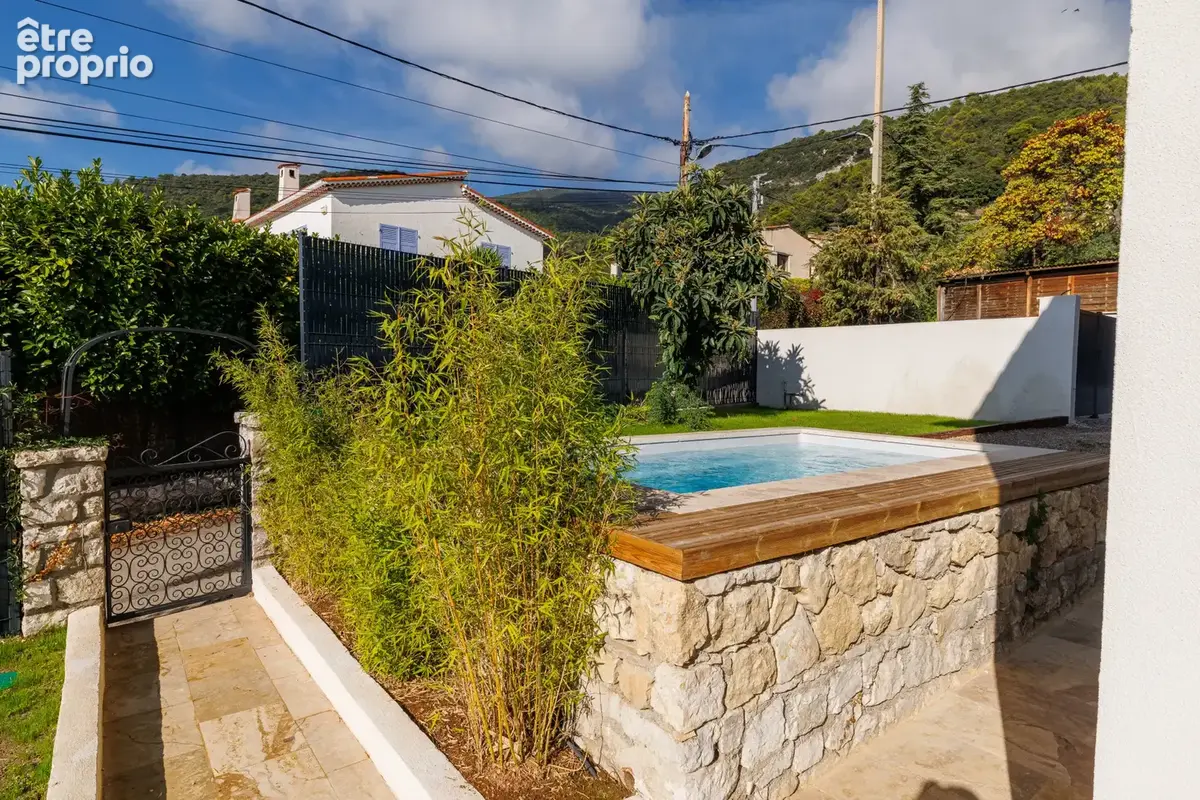 Maison entièrement rénovée avec piscine, à 200 m du village - photo 3