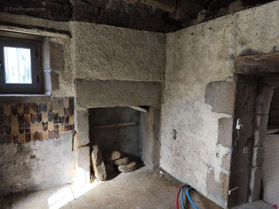 Maison à CHAMPAGNAC-LA-NOAILLE