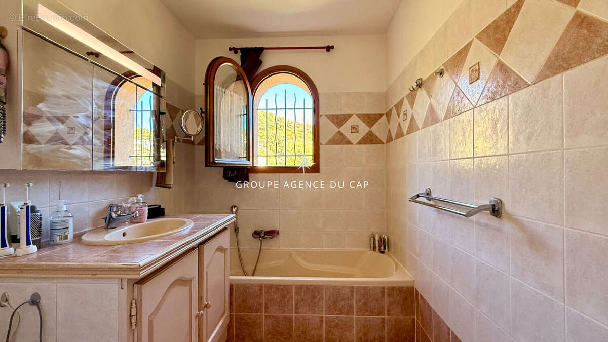 Maison à LES ISSAMBRES