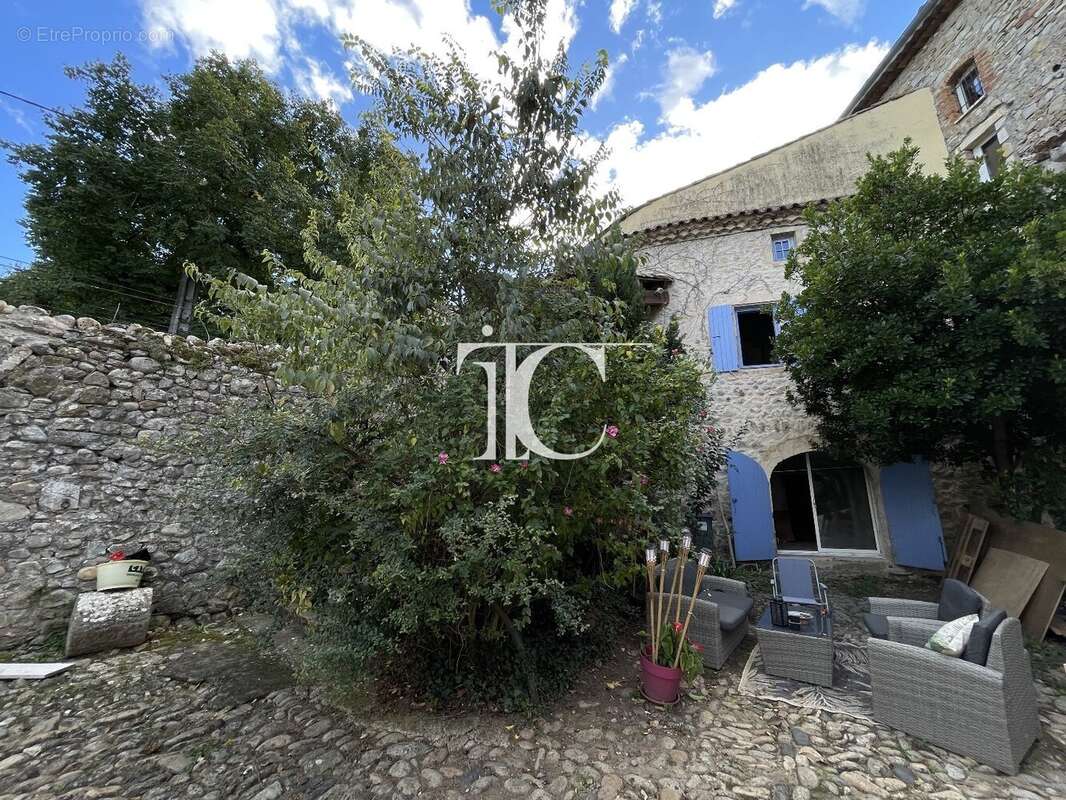 Maison à SALAVAS