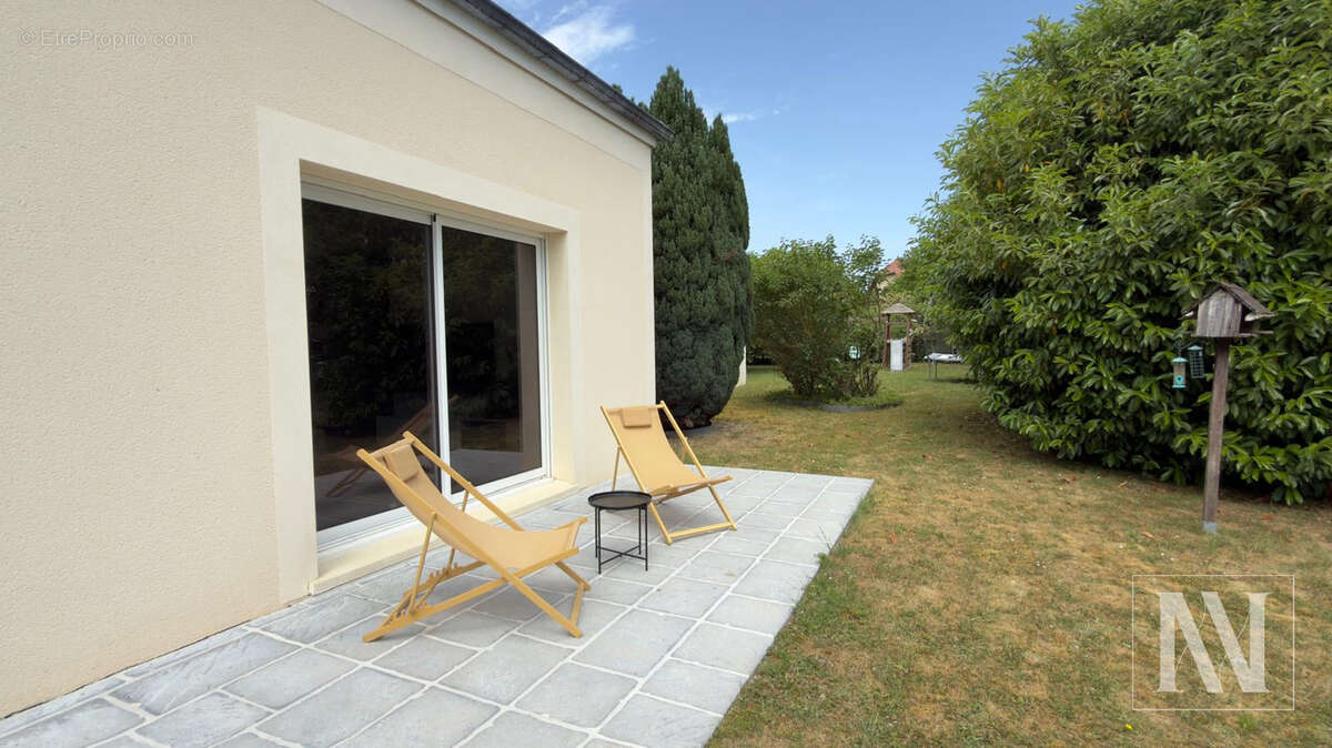 Superbe maison familiale de 177 m2 avec piscine et double garage - photo 20