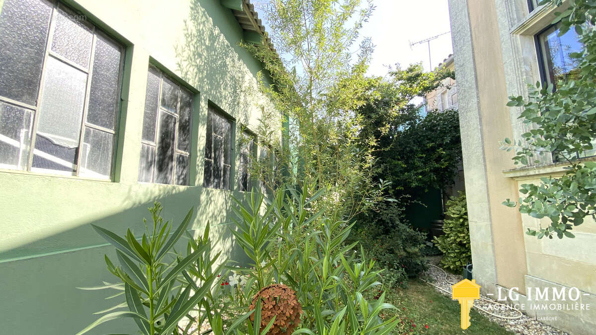 Maison à BRIE-SOUS-MORTAGNE