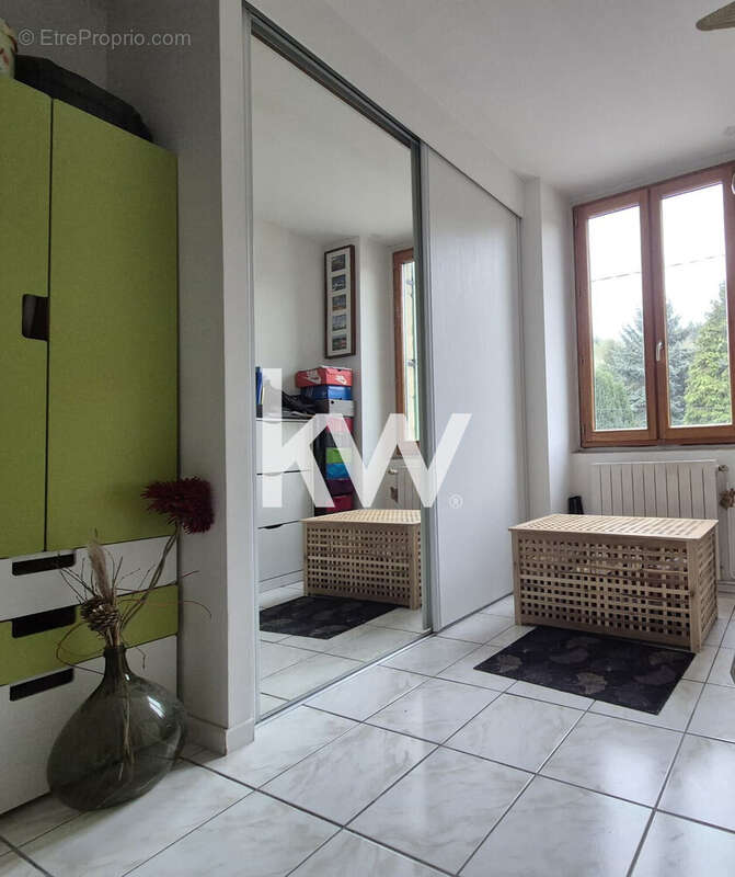 Appartement à LE CHAMBON-FEUGEROLLES