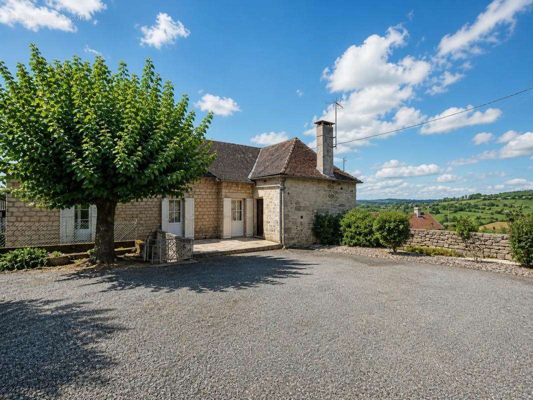 Maison en pierre avec étang et vastes dépendances - photo 12