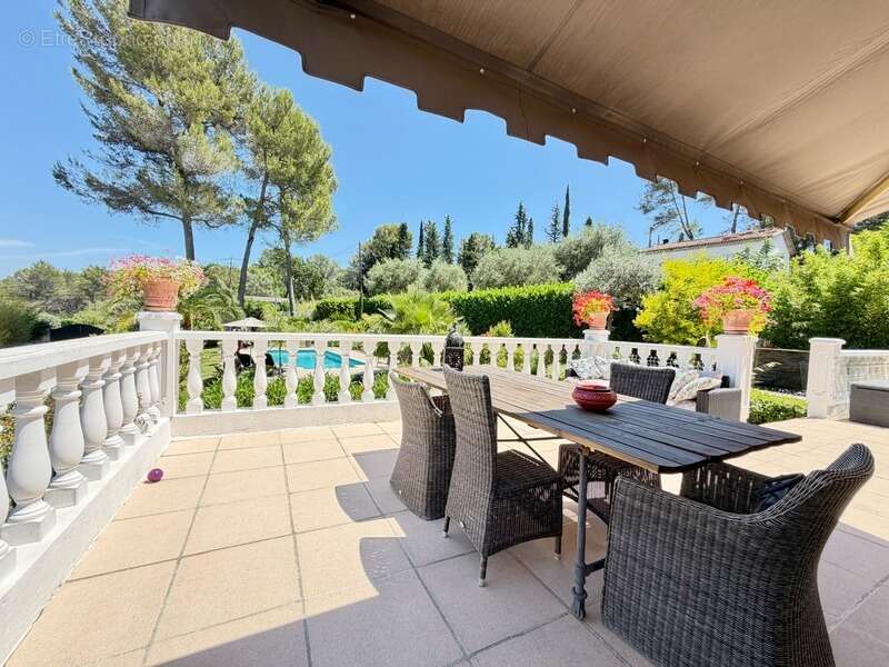 PEYMEINADE – Villa 189 m² avec appartement indépendant, piscine et jardin** - photo 4