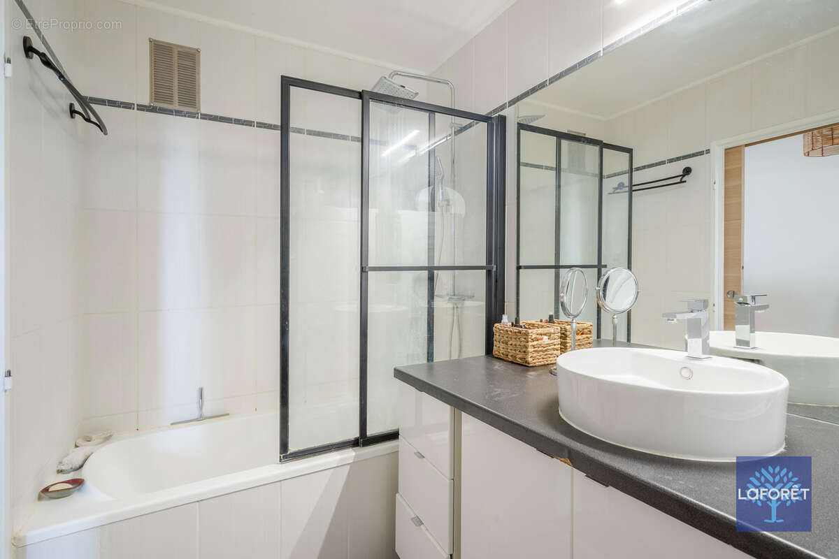 Appartement à LES PAVILLONS-SOUS-BOIS