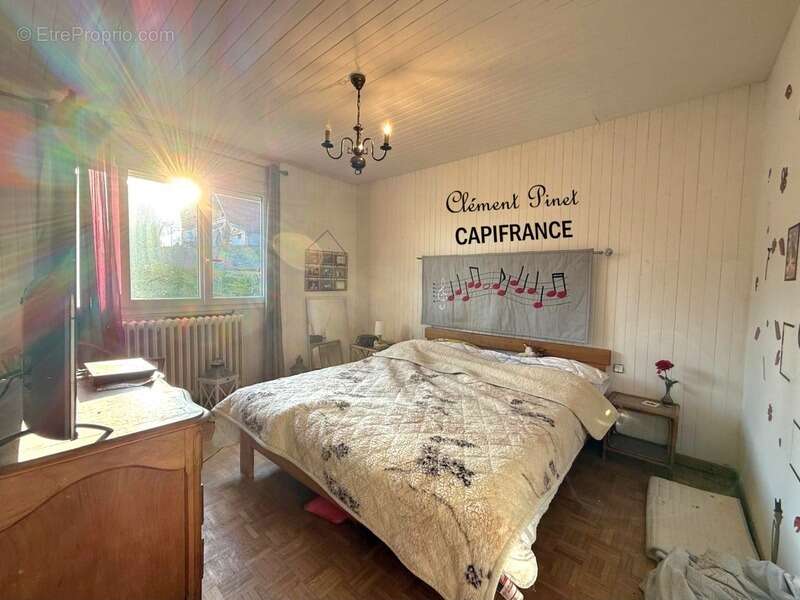 Maison avec fort potentiel à Gap Sud – 156 m², jardin, garage et vue dégagée - photo 8