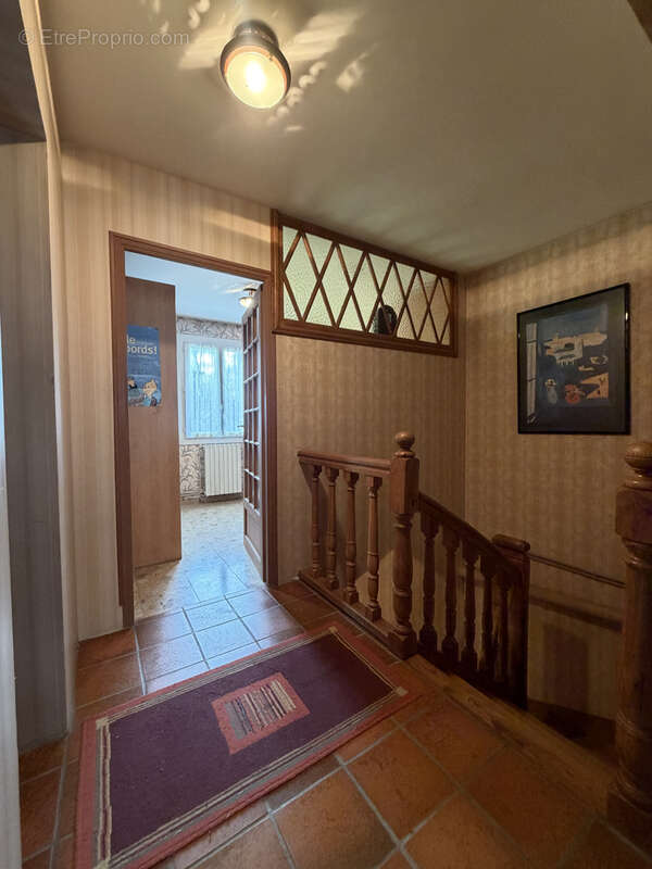 Maison à LA ROCHE-CHALAIS