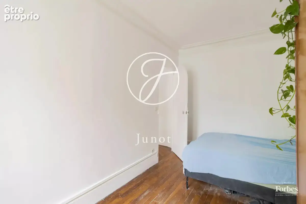 Paris 18ème - MONTMARTRE / HAUT LEPIC - Appartement - 3 pièces - 49,41m² Carrez - 53,52m² au sol - Balcon 2m² - photo 10