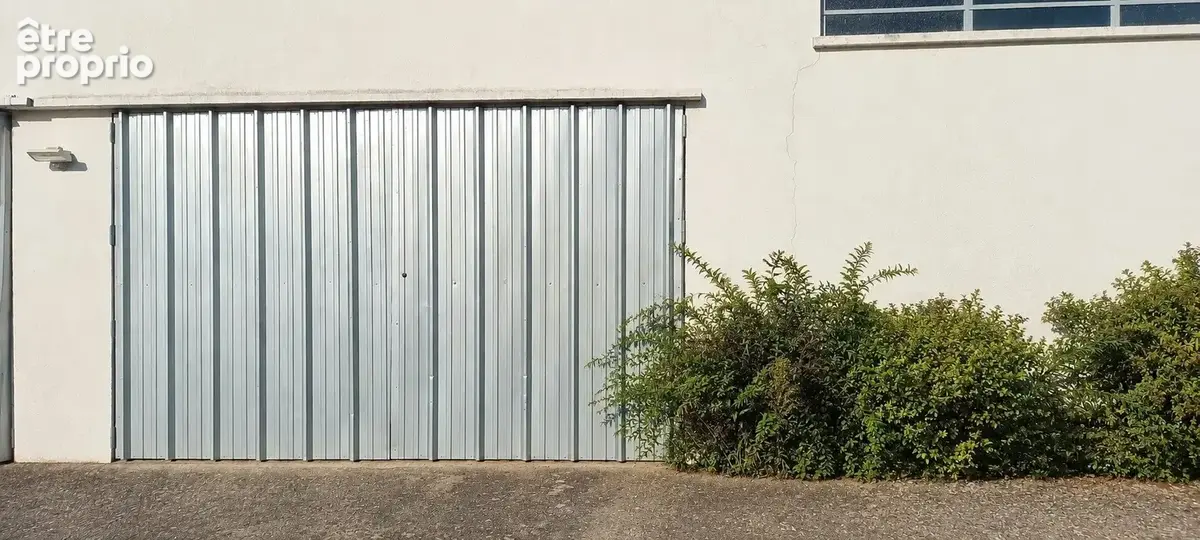 Grand garage de 31m² proche centre viille de Louviers