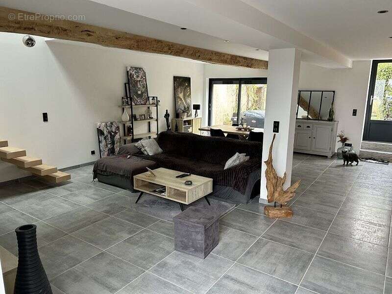 Maison à MONTROND-LES-BAINS