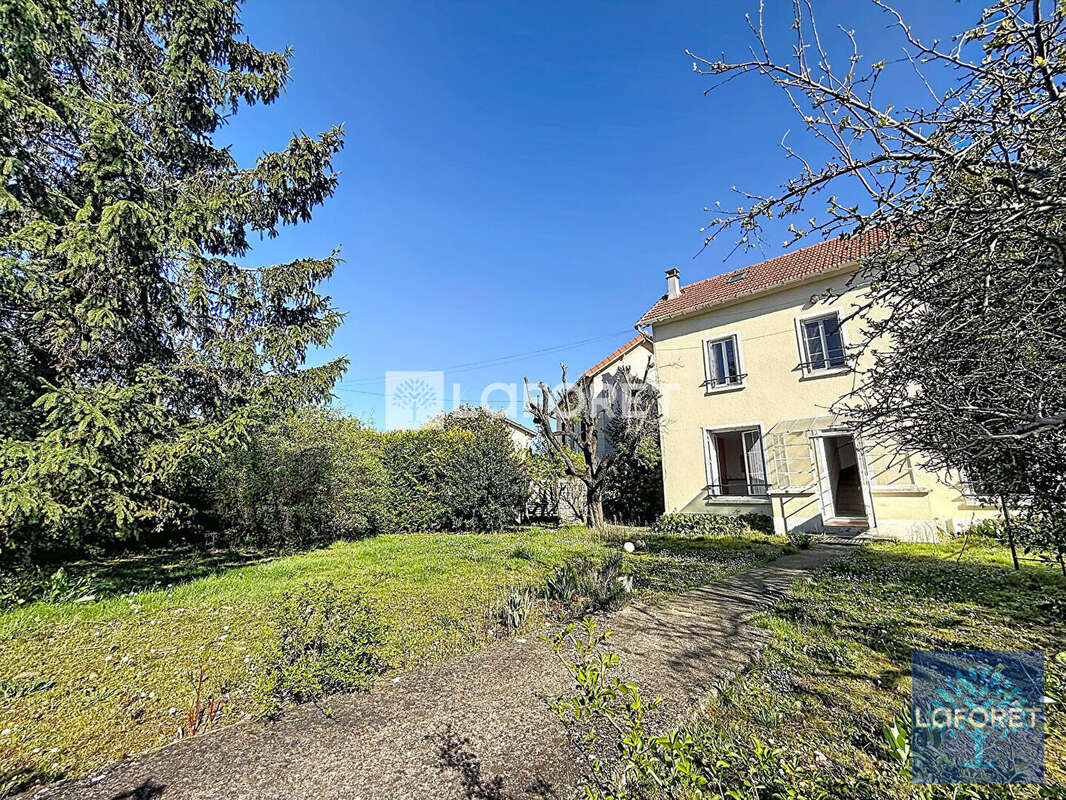 Maison à VIGNEUX-SUR-SEINE