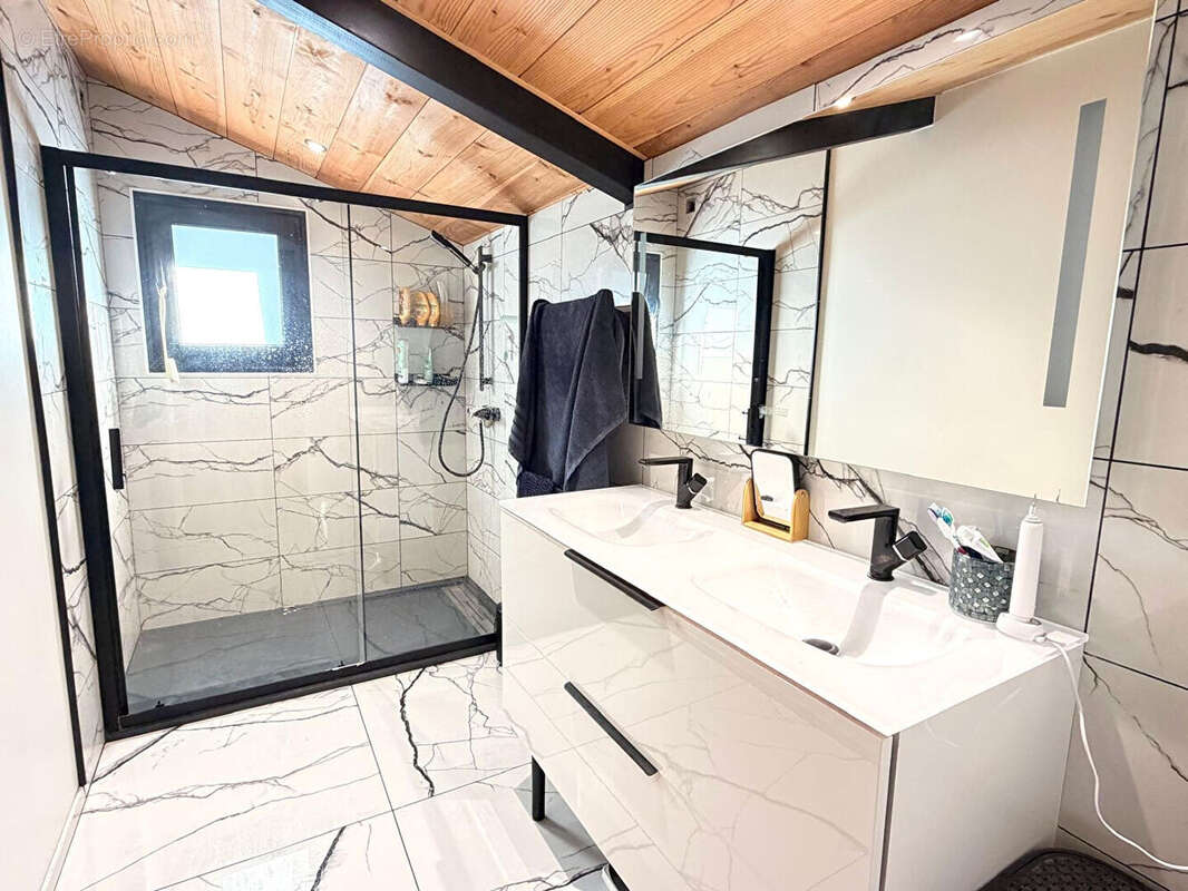 Ensemble immobilier de rendement, avec locaux professionnels et habitation à vendre dans le Val de L'Eyre - photo 10