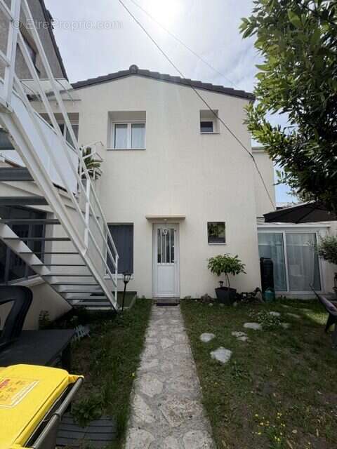 Maison à LA COURNEUVE