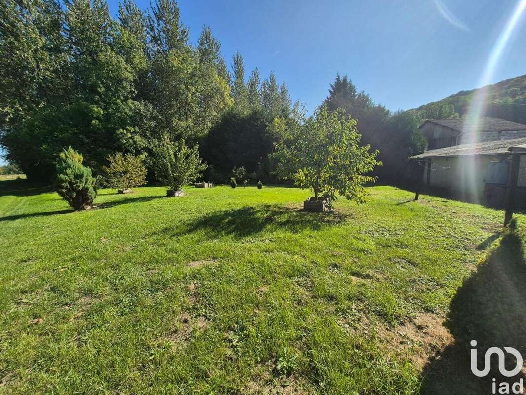 Photo 9 - Commerce à CRECY-AU-MONT