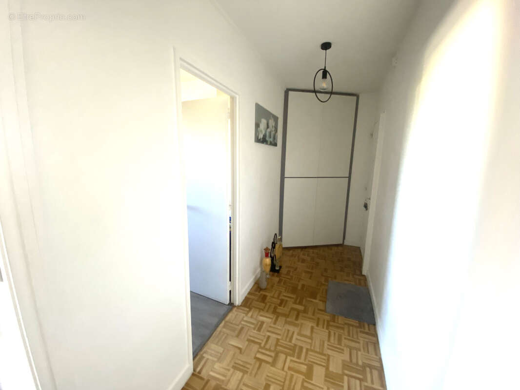 Appartement - t1 - epinay sur seine/cygne d'enghien - photo 9
