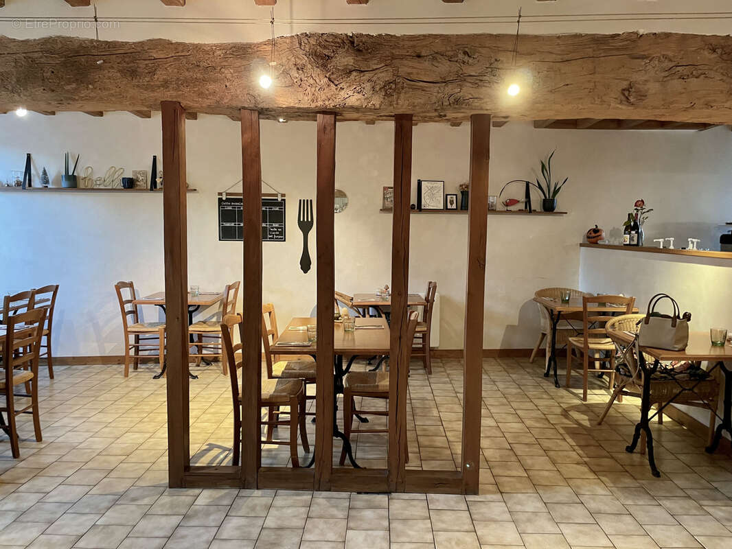 Commerce à MONTREUIL-BELLAY