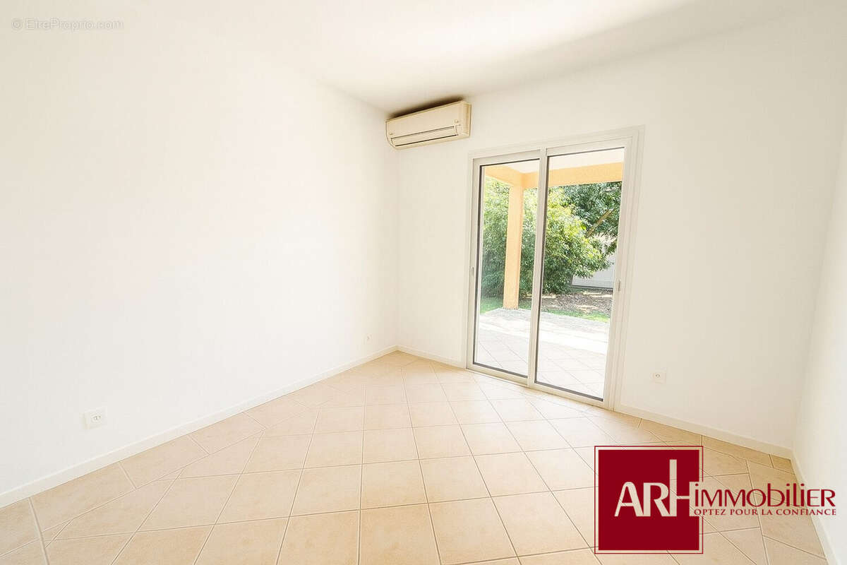 Maison à L&#039;ETANG-SALE