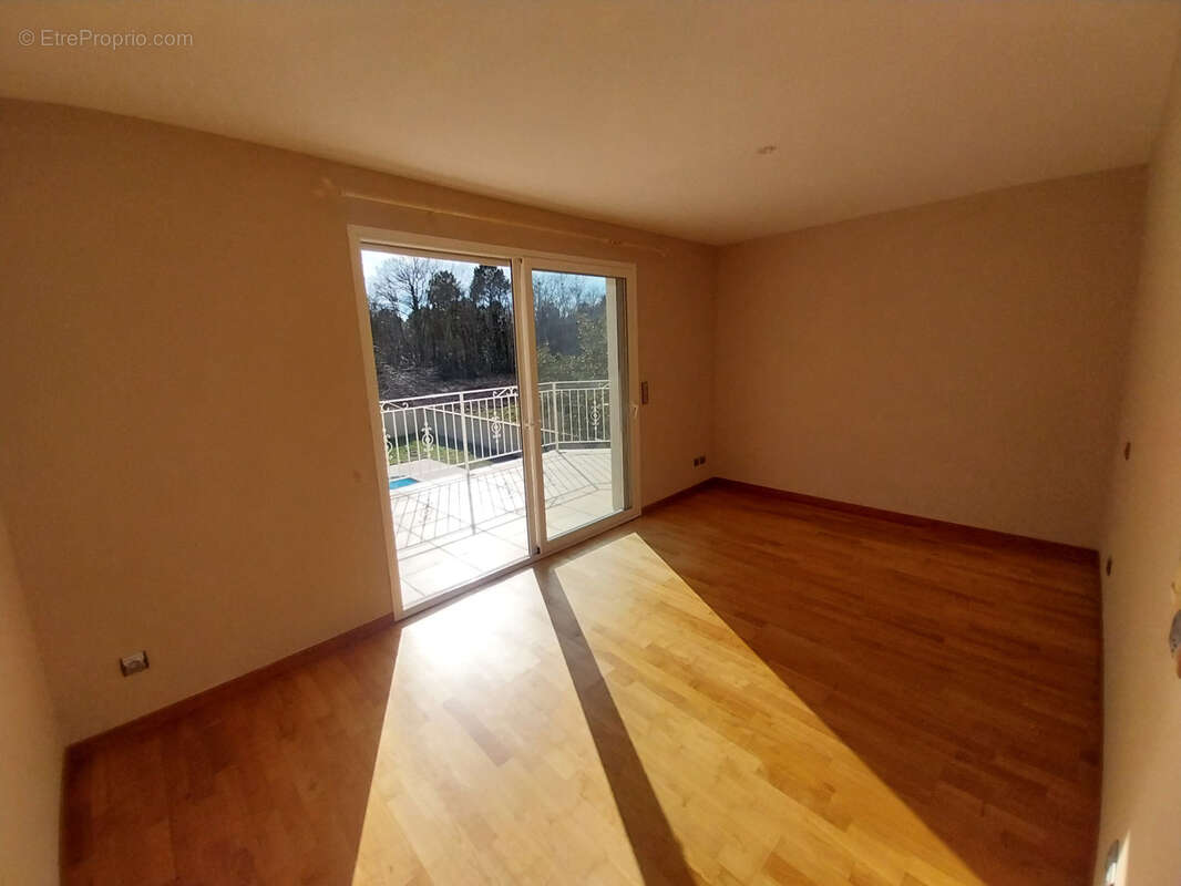 Maison à CASTRES-GIRONDE