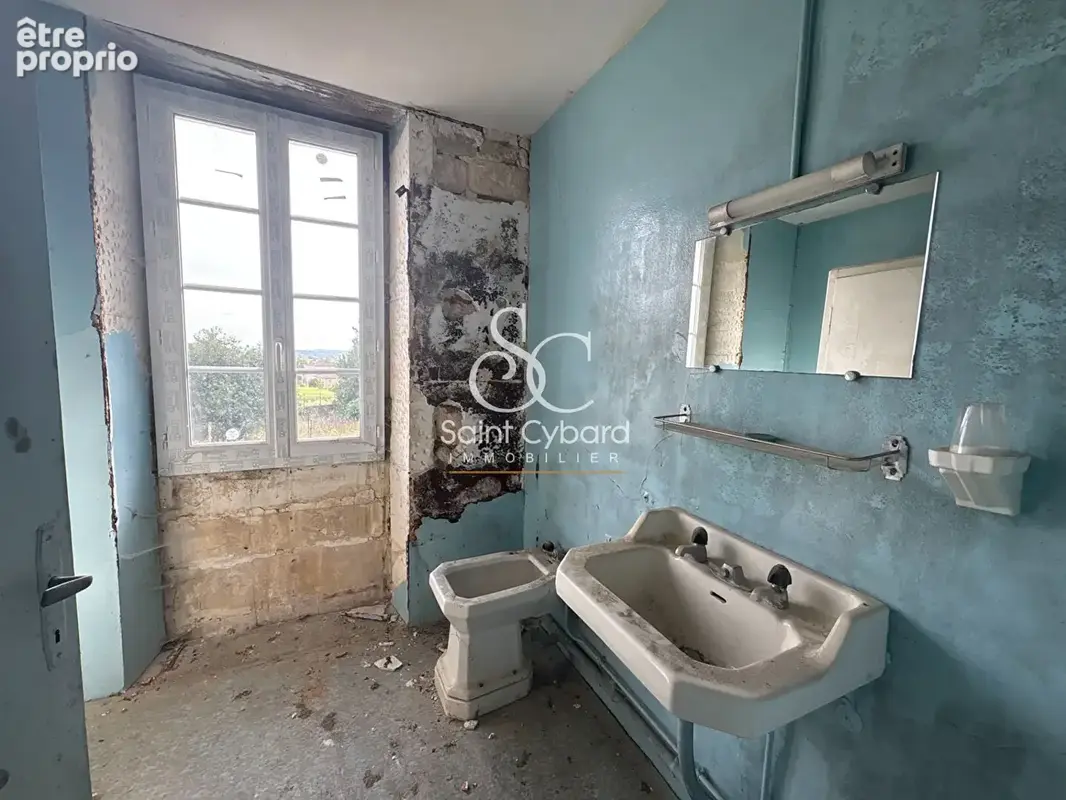 Maison  de caractere à rénover intégralement - photo 11