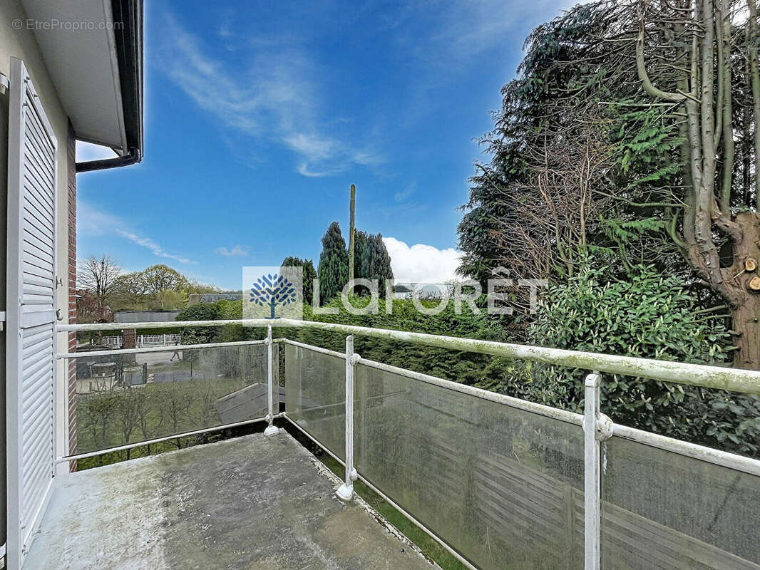 Appartement à ISNEAUVILLE