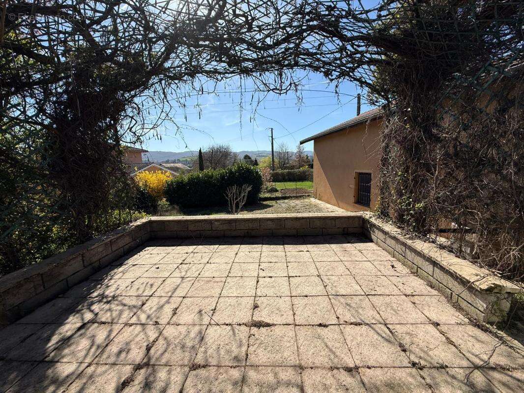 Maison à SAIN-BEL