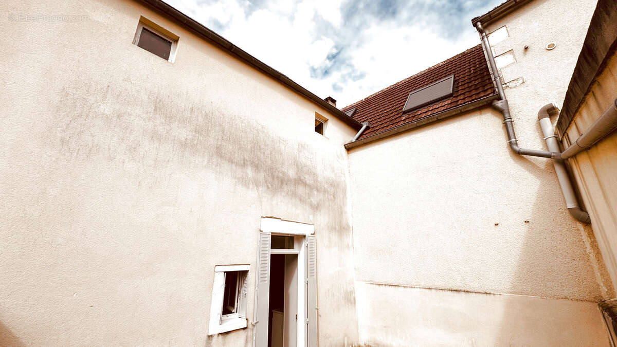 Maison à MAILLY-LE-CHATEAU