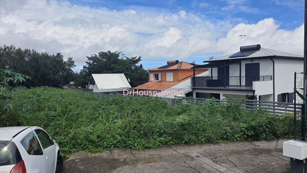 Terrain à LE TAMPON