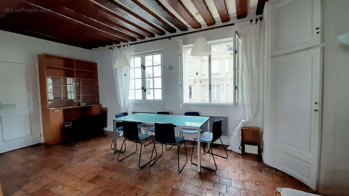 Appartement à PARIS-6E