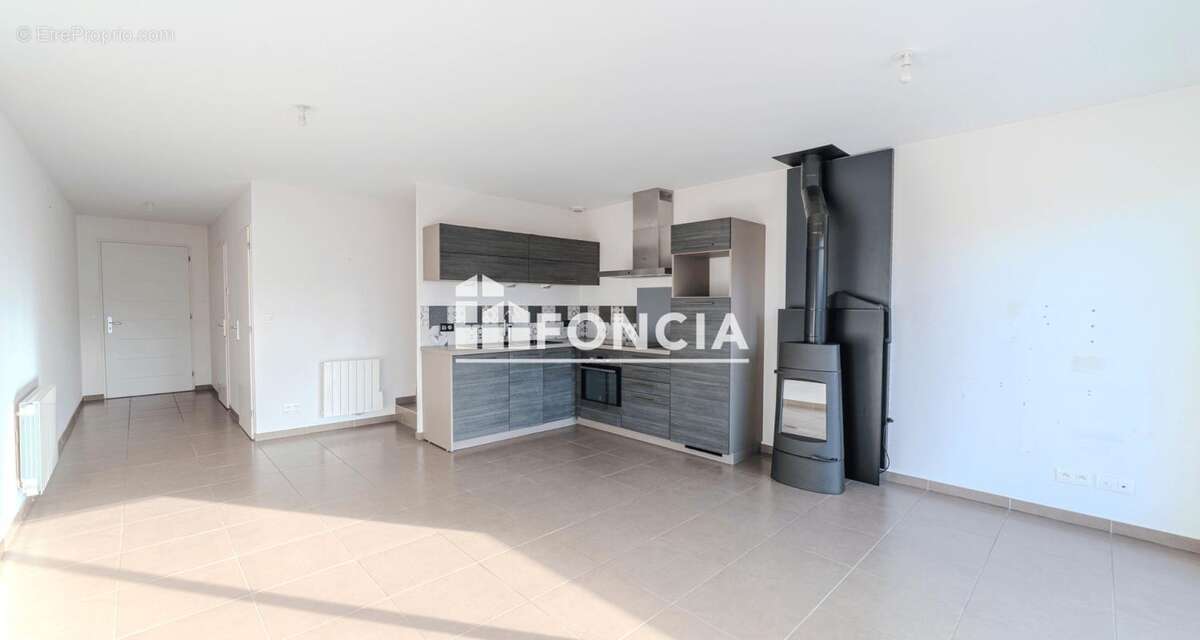 Maison à JASSANS-RIOTTIER