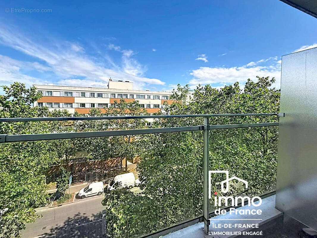 Le Bourget Centre Studio rénové, dernier étage avec balcon 29.93 m2 - photo 6