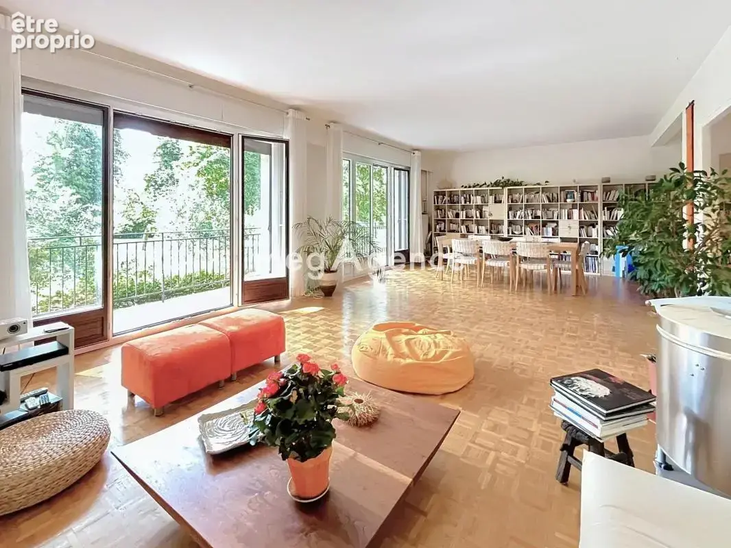 Appartement de standing lumineux 165 m² – Domaine privé sécurisé  – Parking et Cave - Saint-Nom-La-Bretèche - photo 2