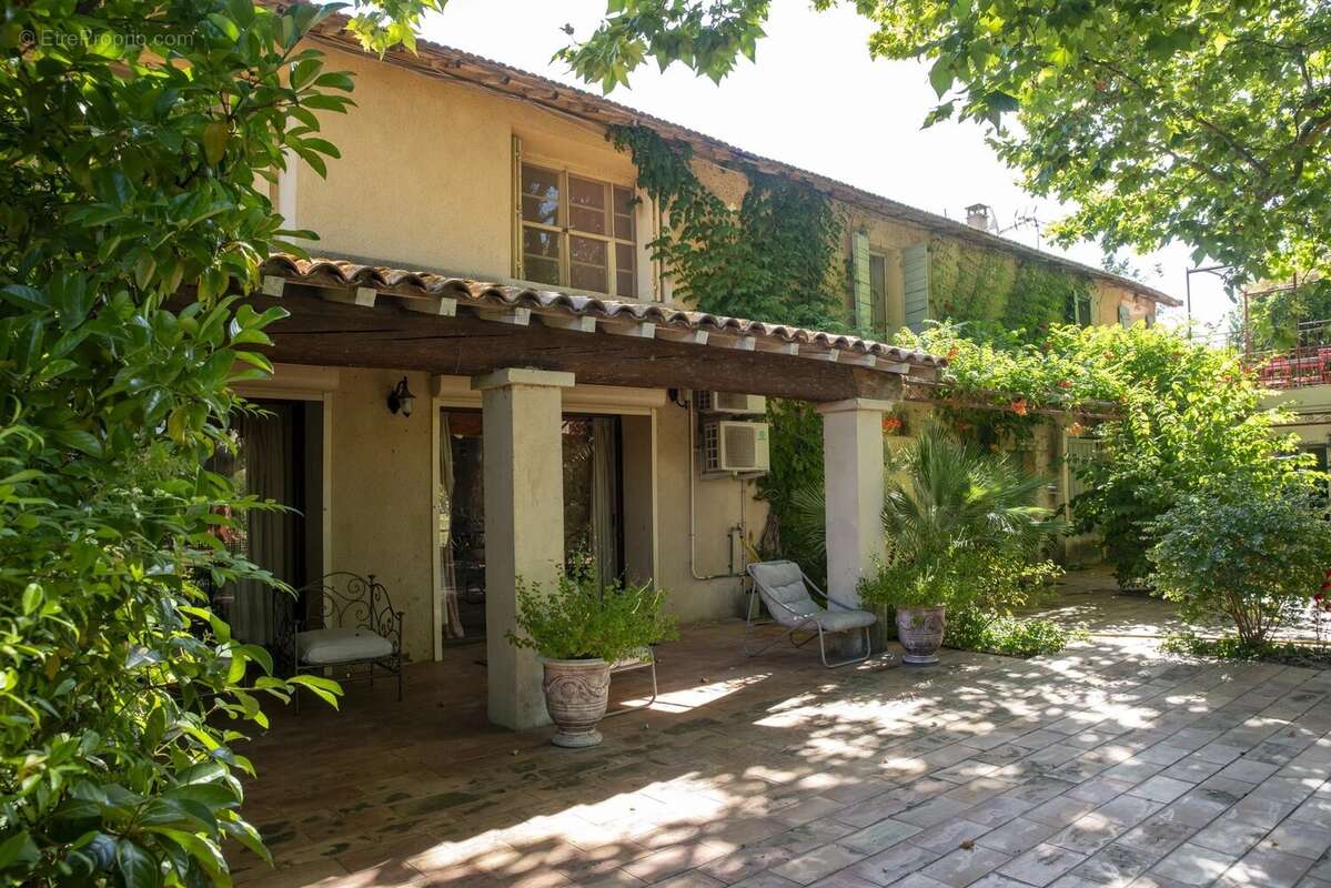 Maison 805 m² à Fourques  - photo 5
