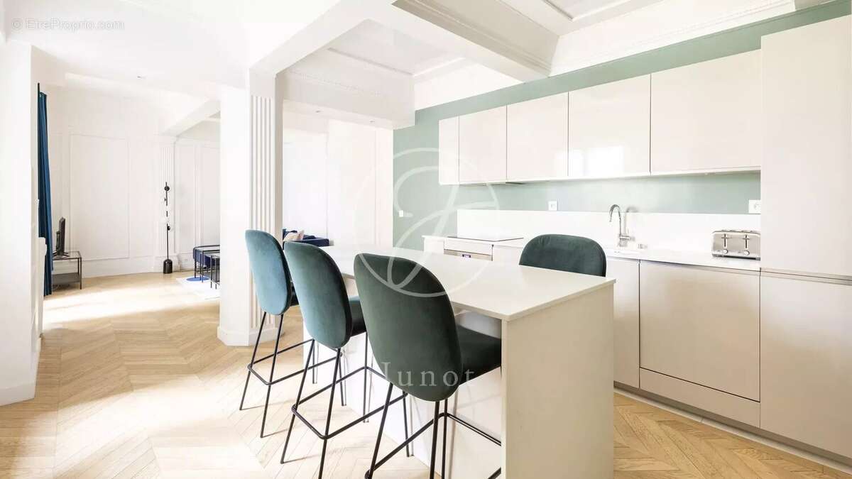 Appartement à PARIS-17E